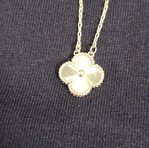 Gold Plated Lucky 4 Leaf Clover Womens Pendant Necklace - Picture 7 of 8